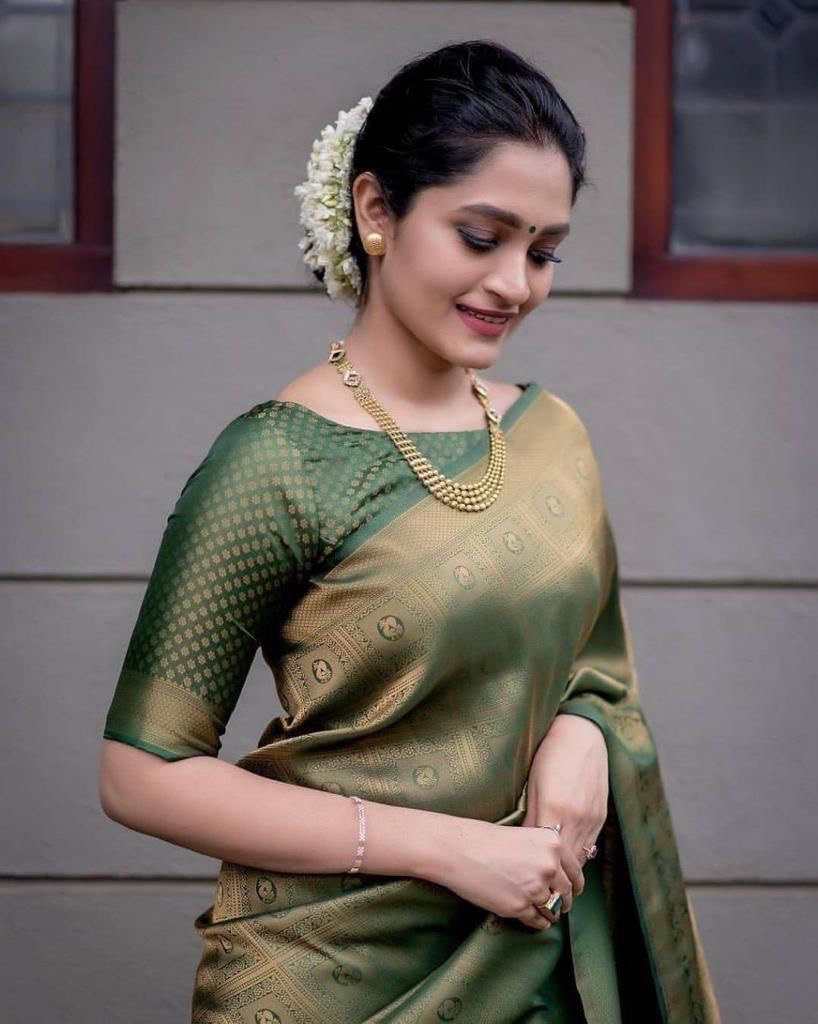 Radiant Green Banarasi Jacquard Saree, Infused with Stunning Zari Workmanship