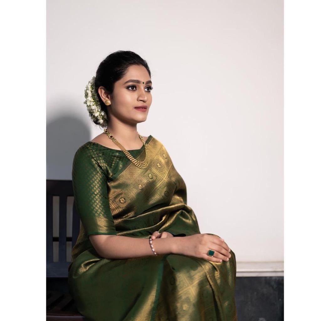 Enchanting Green Banarasi Jacquard Saree, Perfect for Special Occasions