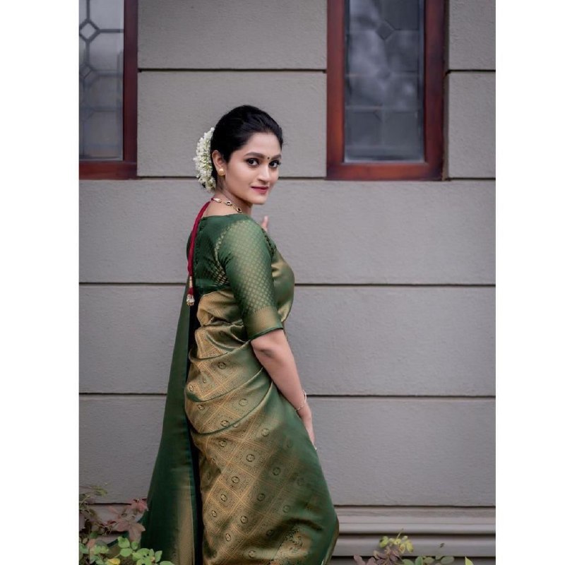 Captivating Green Banarasi Jacquard Saree, Highlighting Beautiful Zari Designs