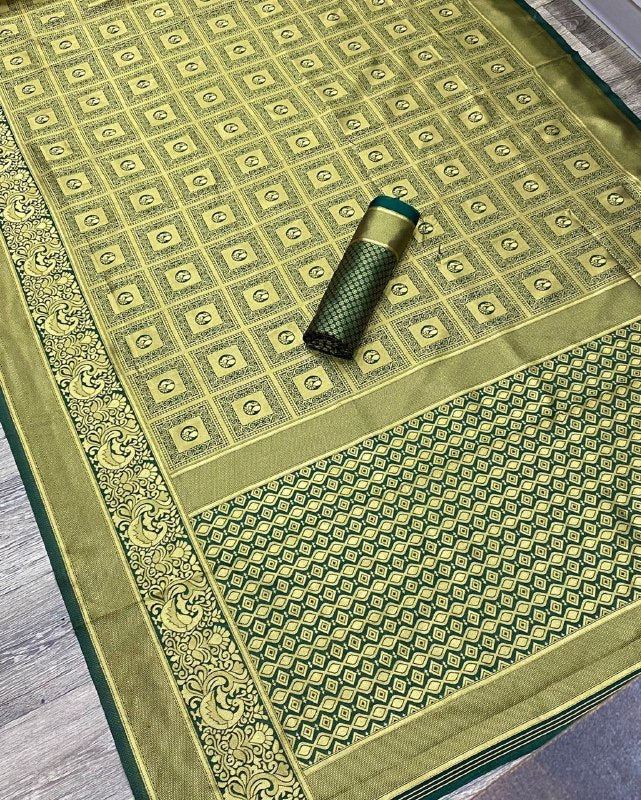 Stunning Green Banarasi Jacquard Saree, Enhancing Your Ethnic Ensemble