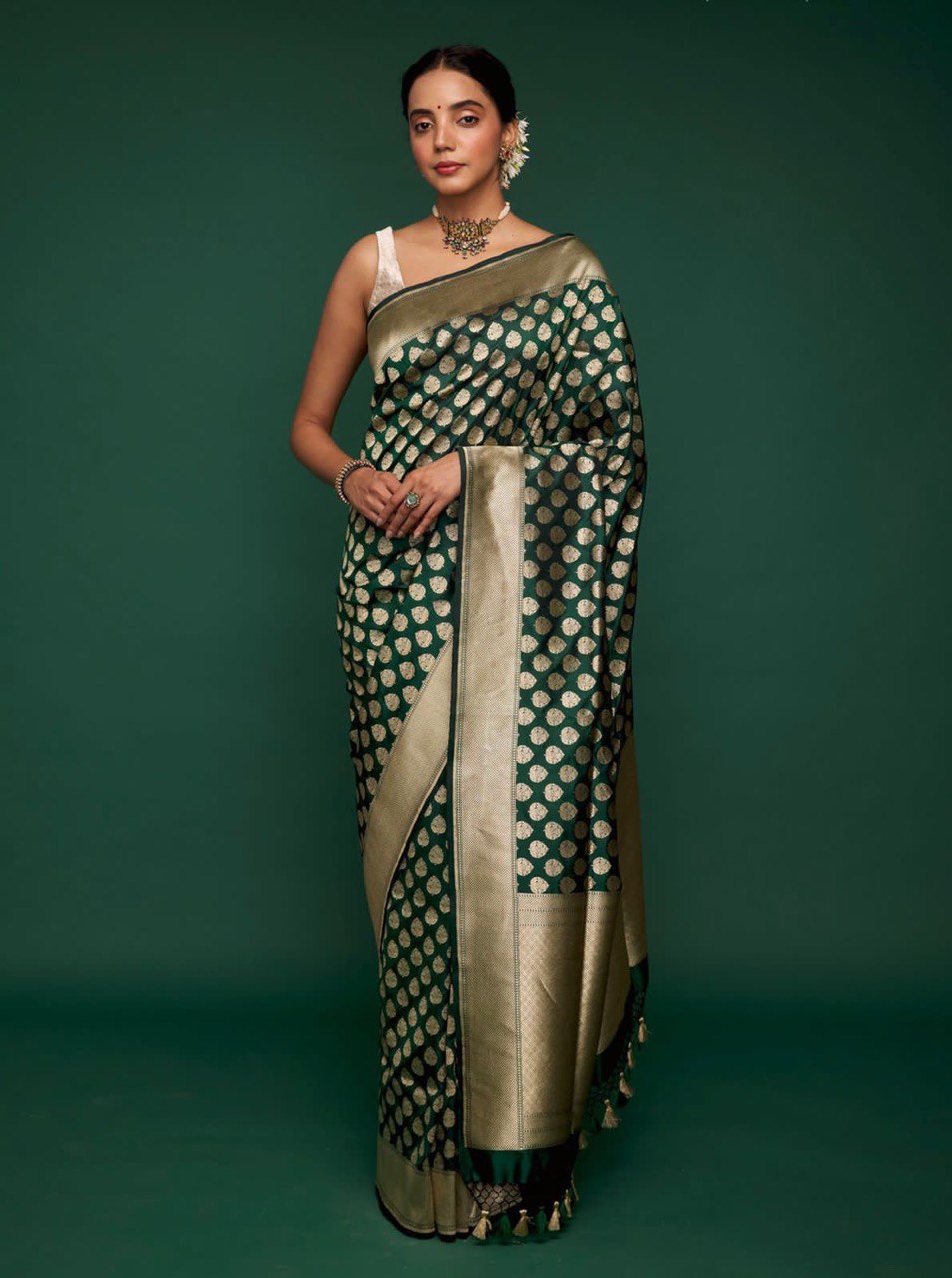 green soft silk saree with beautiful copper zari weaving