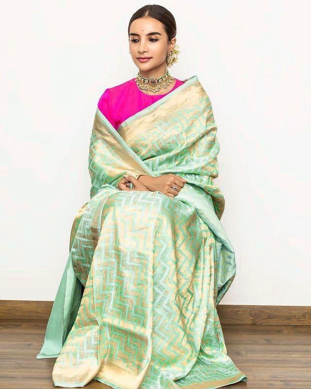 Refreshing Light Green Banarasi Jacquard Cotton Saree, Effortlessly Elegant for Any Occasion