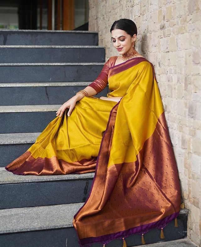 Designers Self Design Zari Weaving Pure Jacquard Silk Saree by Vootbuy