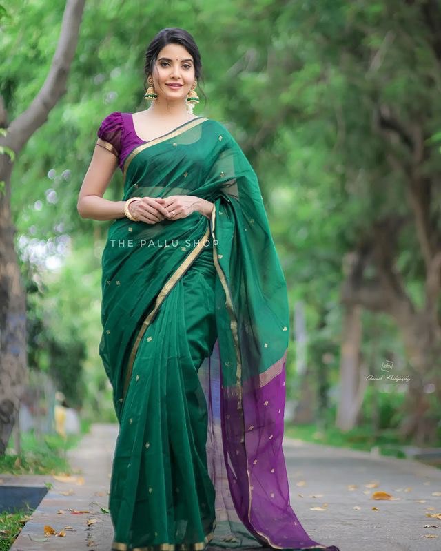 Women's Self Zari Woven Design Soft Linen Cotton Saree in Green | Vootbuy