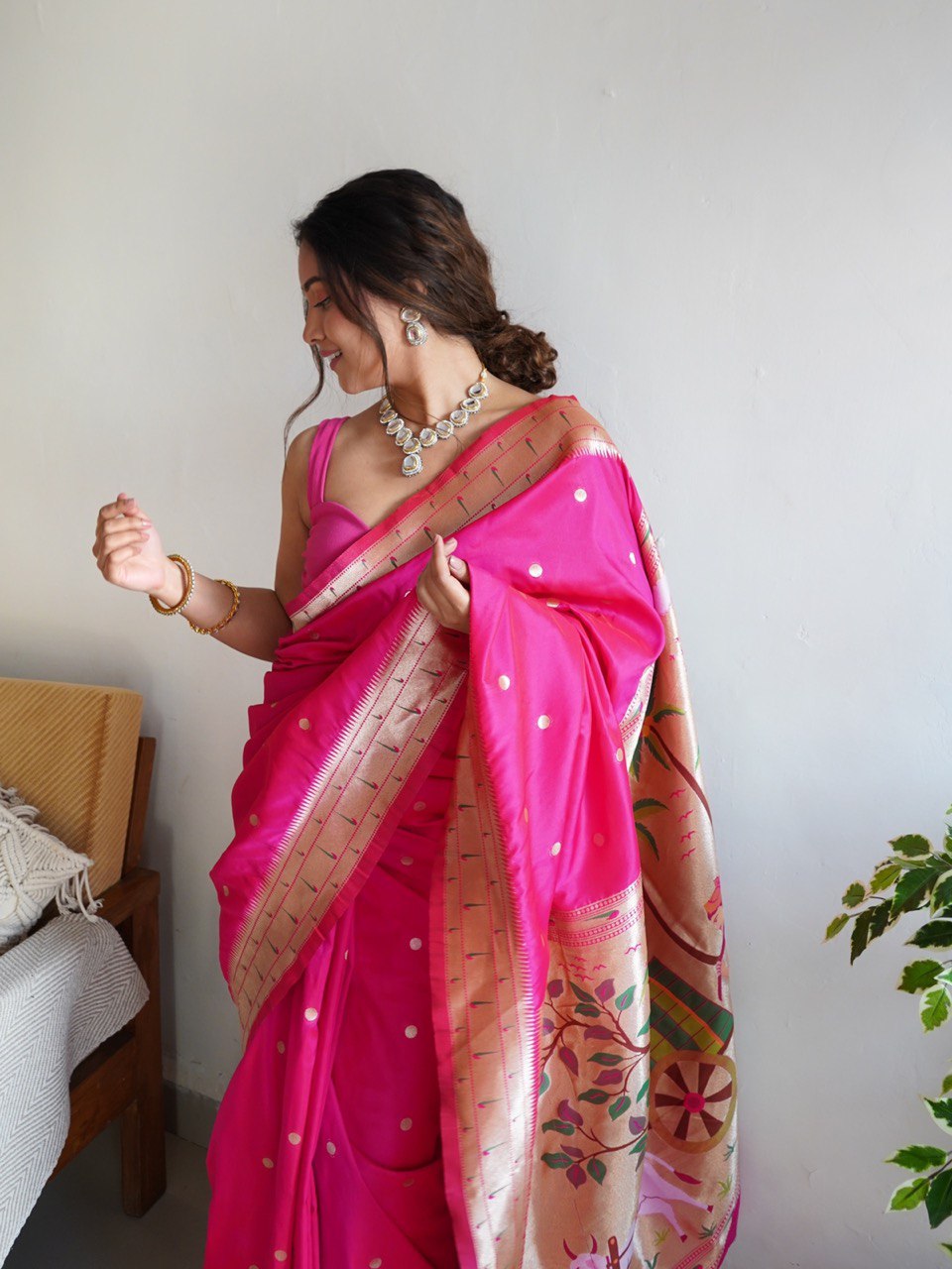 Vootbuy - Women's Golden Zari Woven Paithani Kanjivaram Soft Silk Saree