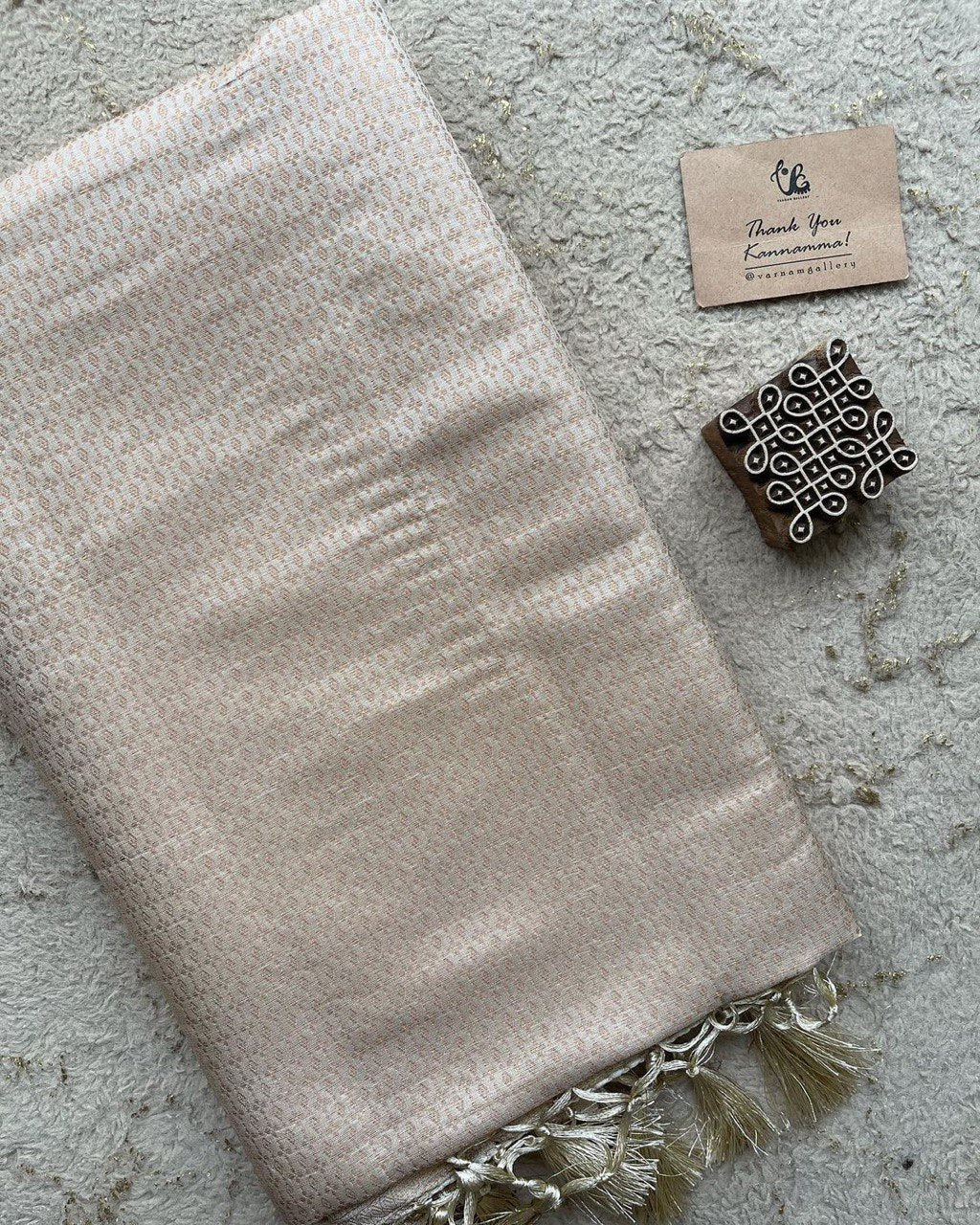 Luxurious Cream Copper Zari Weaving Banarasi Silk Saree, Adding Elegance to Your Ethnic Ensemble