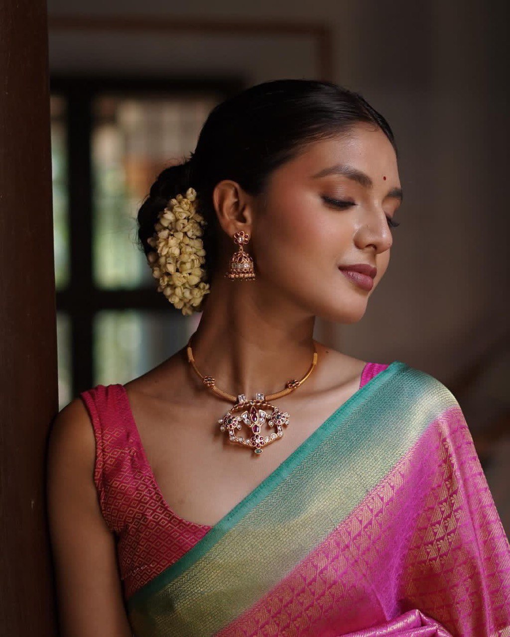 Graceful Drapes: Pink Lichi Silk Banarasi Saree, Enhancing Your Feminine Aura