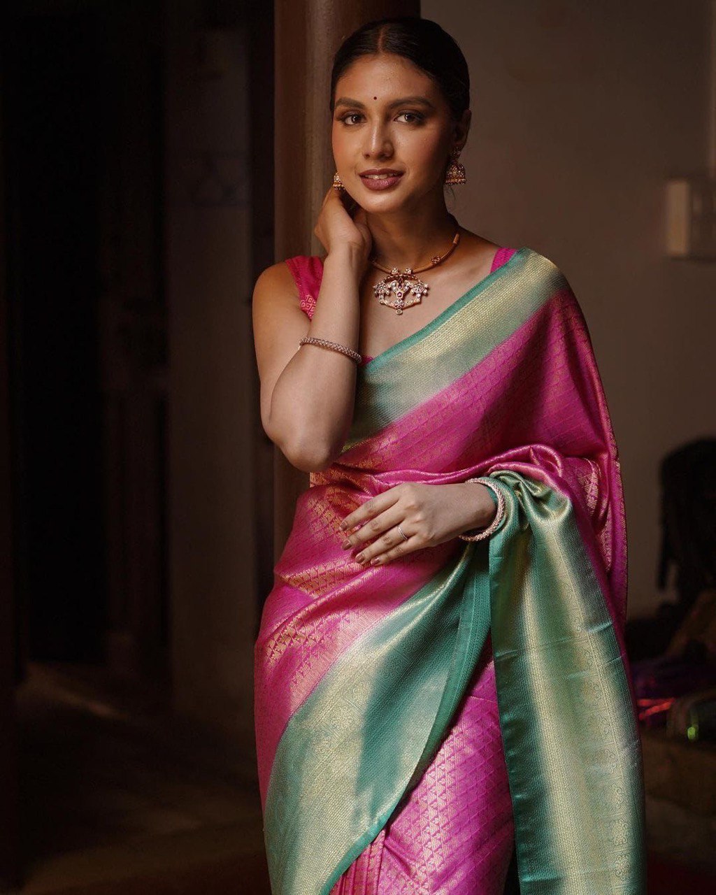 Pink Lichi Silk Banarasi Saree: A Timeless Classic for Women with Elegant Taste