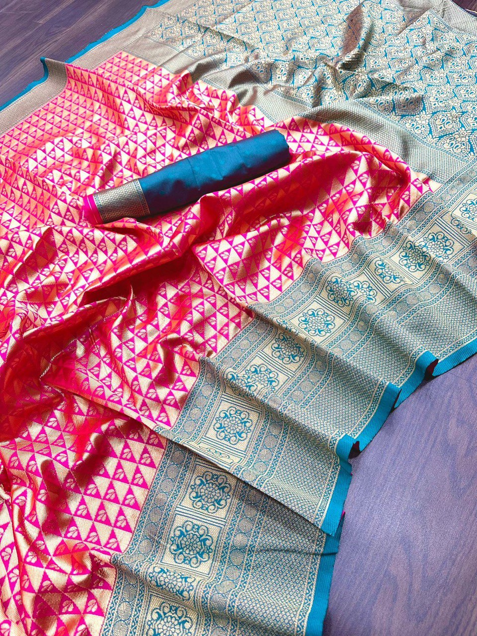 Elegance Personified: Pink Lichi Silk Banarasi Saree, Perfect for Every Occasion
