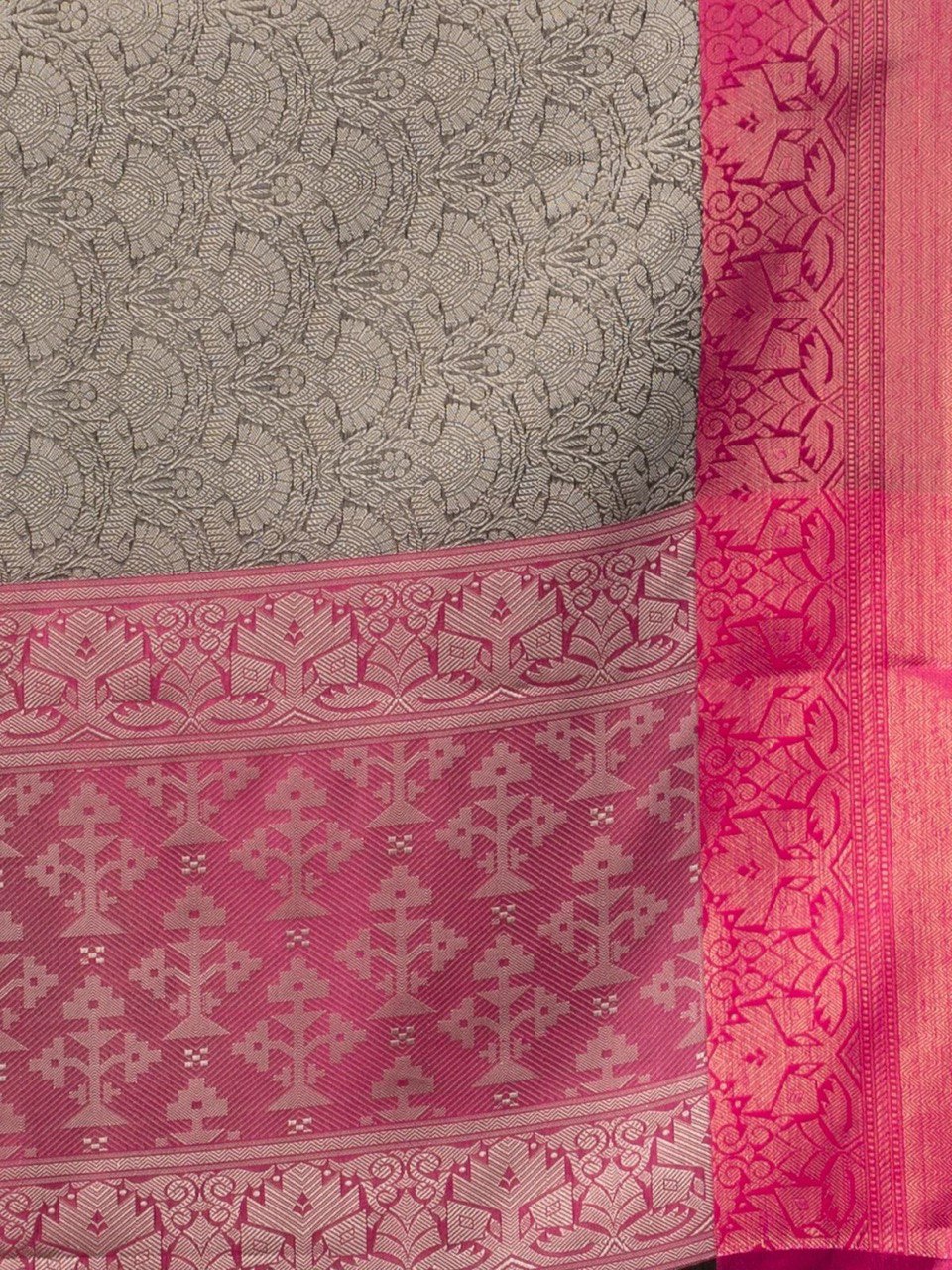 Enchanting Grey Banarasi Saree, Crafted with Soft Lichi Silk for Wedding Elegance