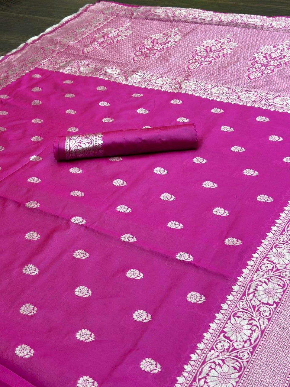 Women's Floral Zari Woven Banarasi Soft Lichi Silver Weaving Saree